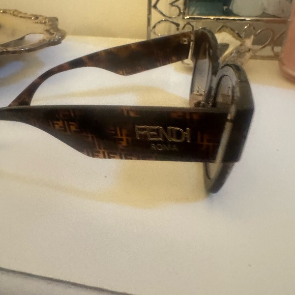 Fendi Brown Oversized Square Sunglasses - Picture 4 of 6